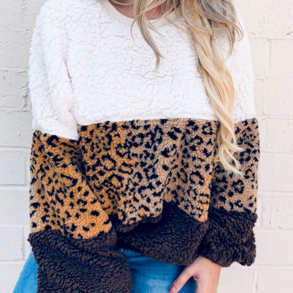 Amoli Leopard Color Block Sherpa Sweatshirt - Picture 2 of 4